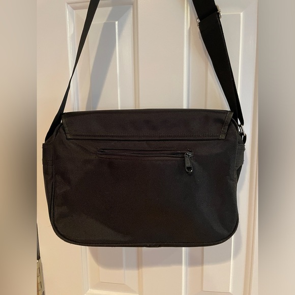 Naruto (Shippuden) crossbody messenger bag with adjustable straps - Picture 5 of 5